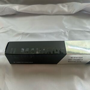 IL MAKIAGE Foundation Brush in Black and Silver